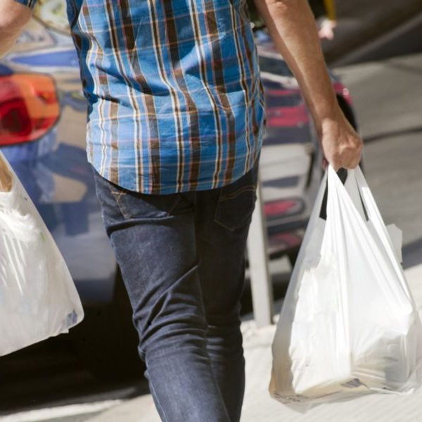 Buste in plastica bandite per legge